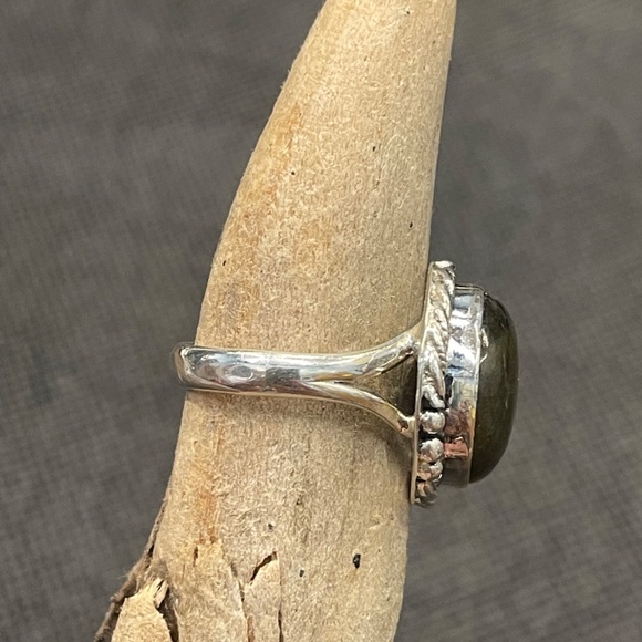 Sterling Silver Labadorite Ring - Picture 4 of 8